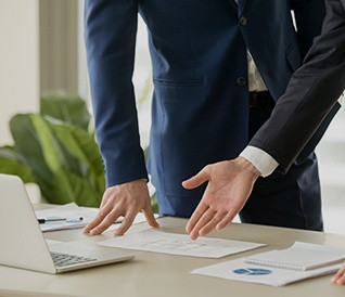 業績：業績至上，追求卓越